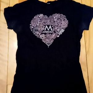 Maroon 5 doodle heart design band tee